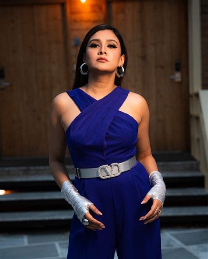 Aastha Gill Height, Weight, Net Worth, Age, Birthday, Wikipedia, Who, Nationality, Biography