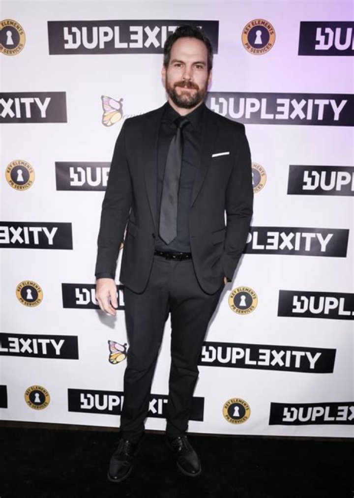 
Brent Bidner Height, Weight, Net Worth, Age, Birthday, Wikipedia, Who, Nationality, Biography 