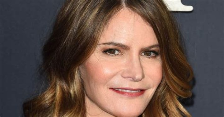 
Jennifer Jason Leigh Height, Weight, Net Worth, Age, Birthday, Wikipedia, Who, Nationality, Biography 