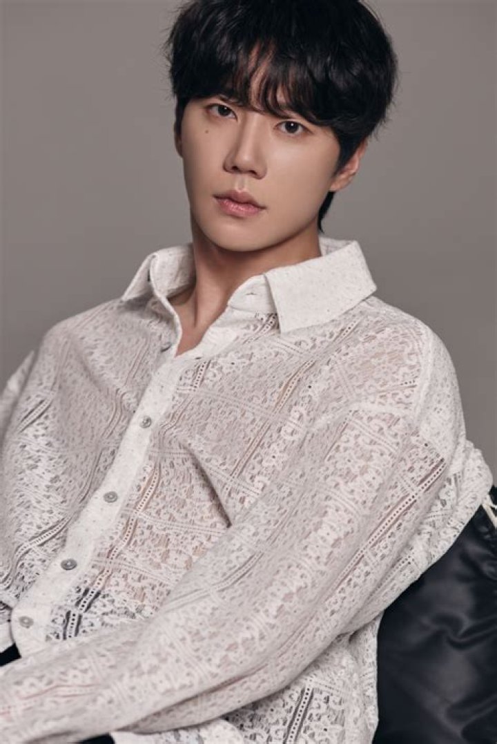 
Lee Yun-Jeong Height, Weight, Net Worth, Age, Birthday, Wikipedia, Who, Nationality, Biography 