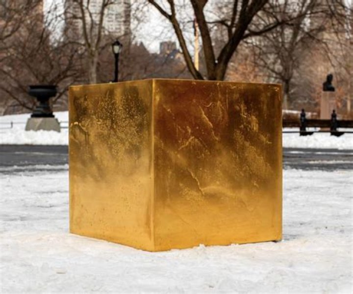 
Niclas Castello Unveiled An $11.7 million “Gold Cube” Artwork In New York Central Park 