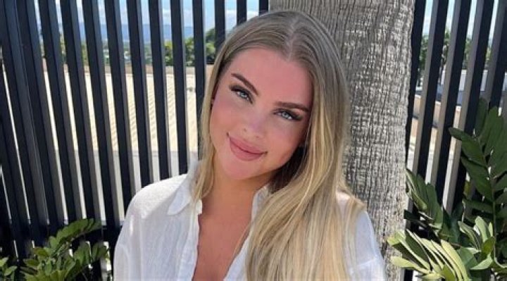 
Yasmin Adelina Height, Weight, Net Worth, Age, Birthday, Wikipedia, Who, Nationality, Biography 