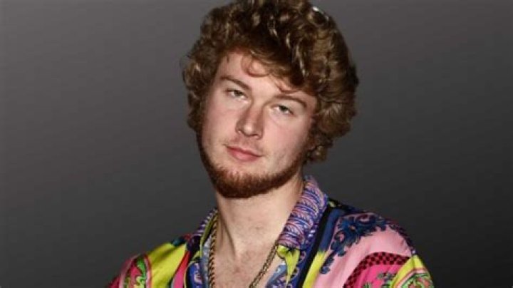 
Yung Vec Height, Weight, Net Worth, Age, Birthday, Wikipedia, Who, Nationality, Biography 